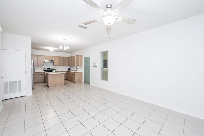 Building Photo - 1511 Don Camilo Blvd