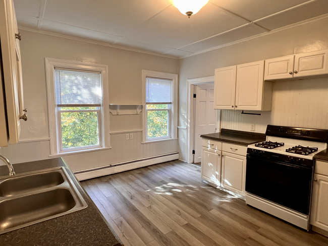 Kitchen - 13 Woodland St