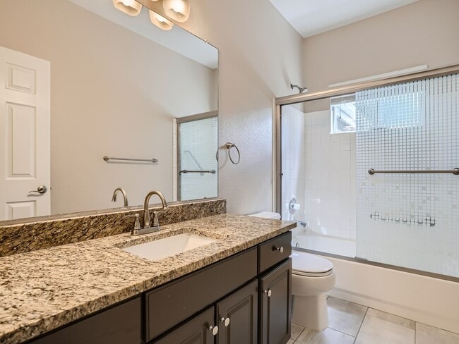 Building Photo - Evolve Real Estate: Meticulous Executive 4 Bedroom Plus Finished Basement Available August 5!