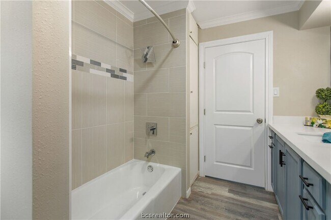 Building Photo - 904 Westview Cir