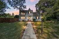 Building Photo - 717 Peden St