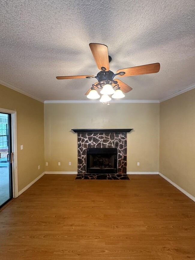 Building Photo - 924 Lawton Ct