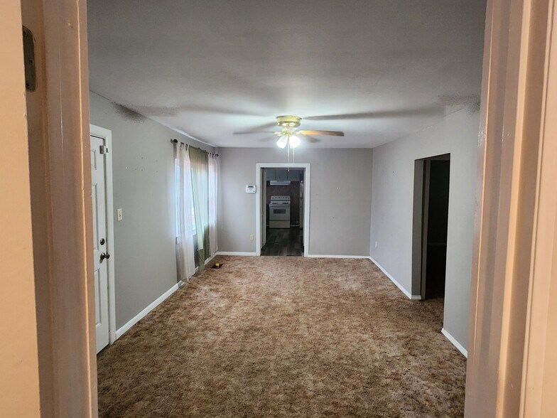 Building Photo - 205 Cedar St