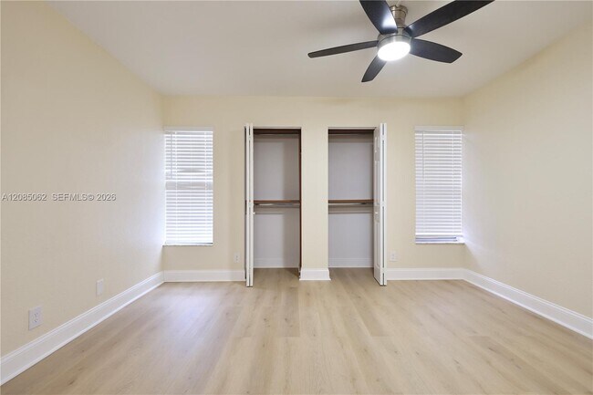 Building Photo - 909 Twin Lakes Dr