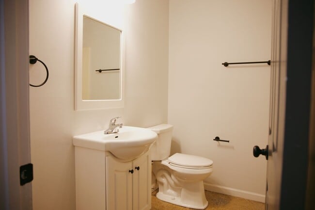 Building Photo - NEWLY REMODELED