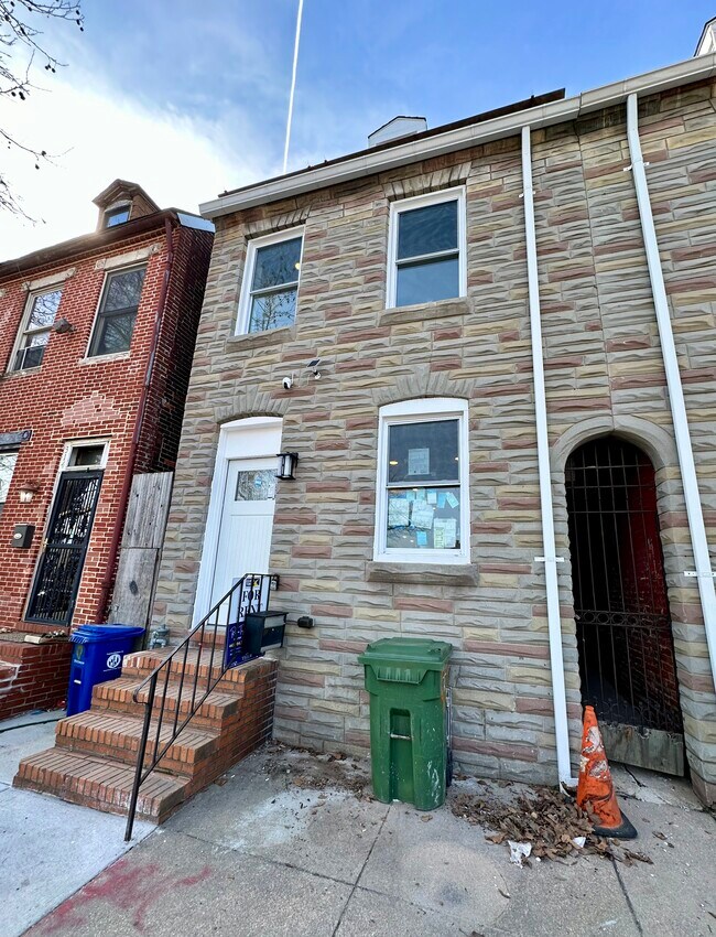 Building Photo - 312 S Eden St