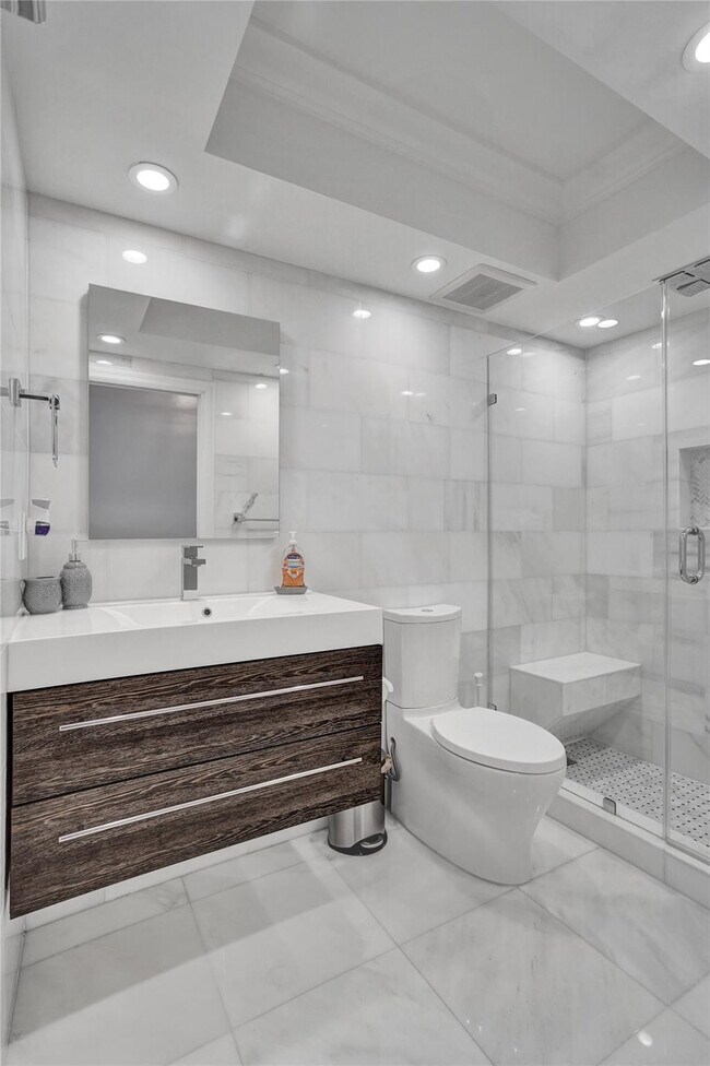 Building Photo - 209 N Fort Lauderdale Beach Blvd