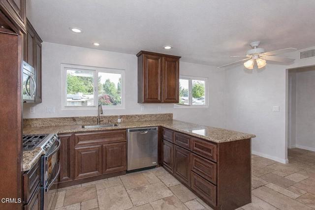 Building Photo - 639 Calle Tulipan