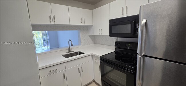 Building Photo - 492 NW 165th St