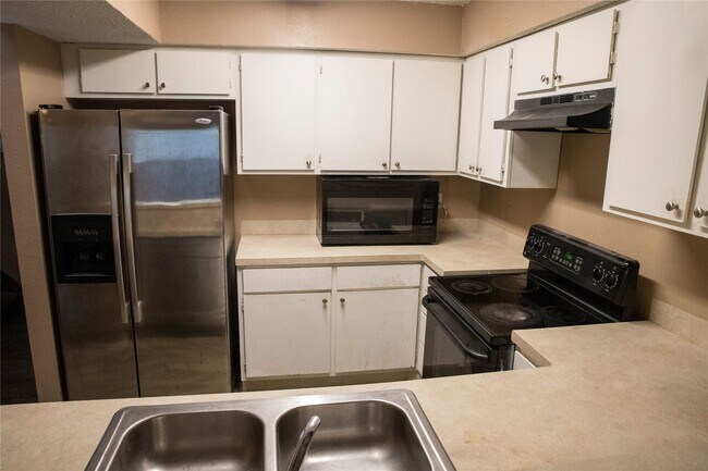 Building Photo - 7075 Greenway Chase St