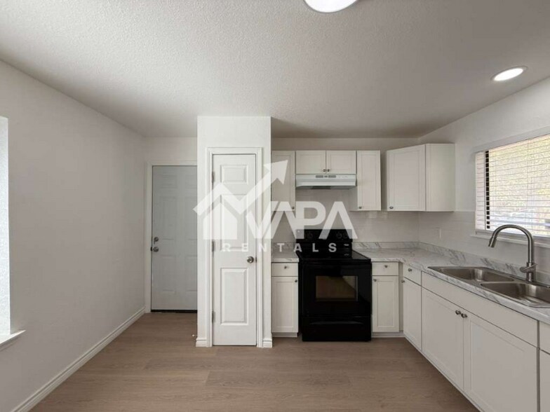 Building Photo - 3616 Candleknoll Cir