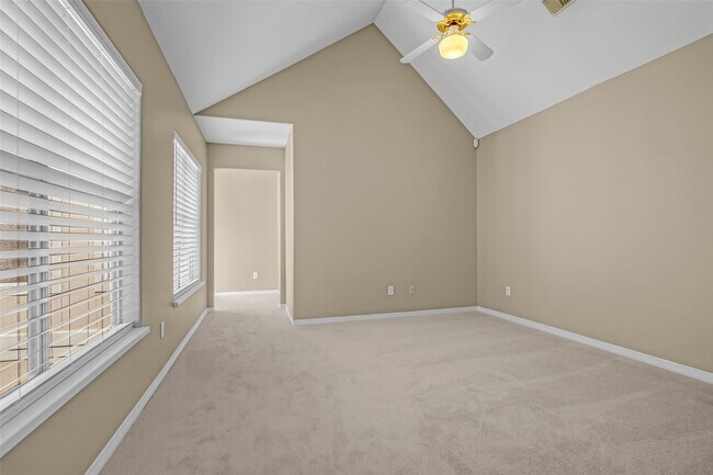 Building Photo - 4916 Travis St