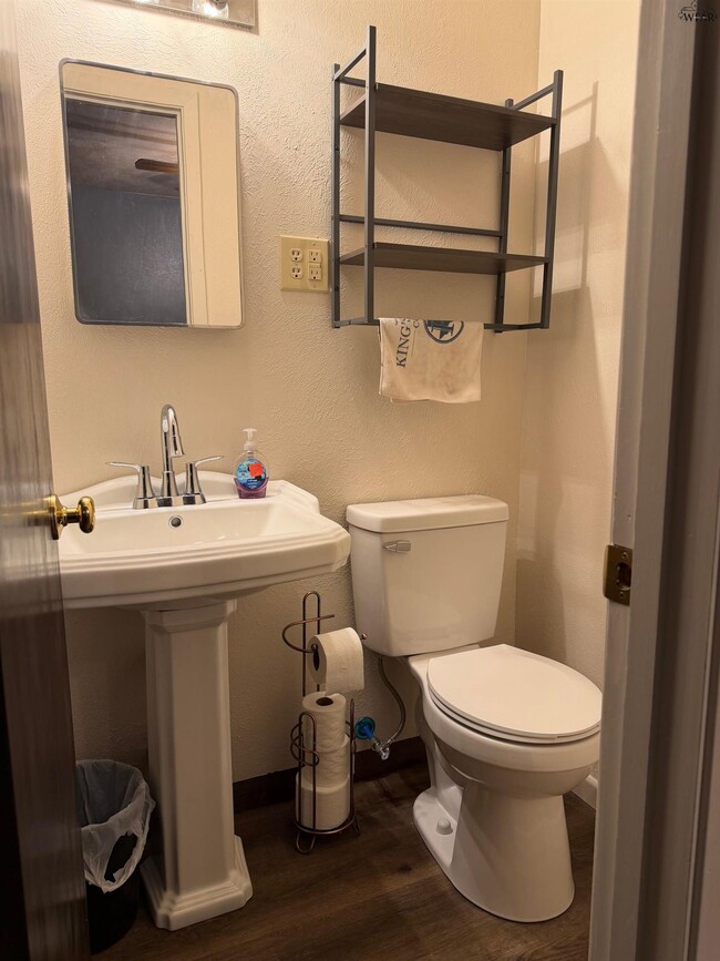 Building Photo - 1019 Harris Ln