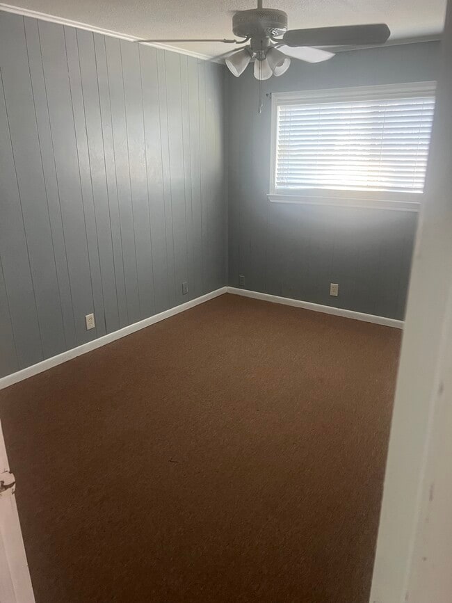 Building Photo - 715 W Tyler St