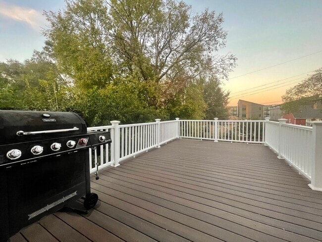 Building Photo - Spacious and Modern 4 Bedroom 3 Bath in Richfield is Pet Friendly!