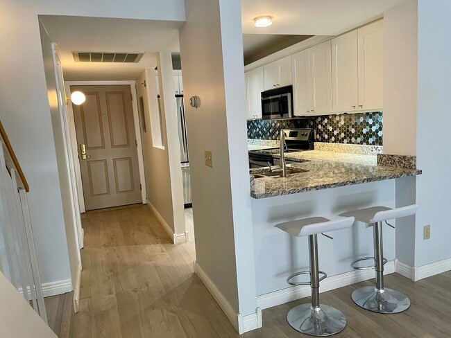 Building Photo - Luxury 2 Bedroom Condo in Centennial Lakes...