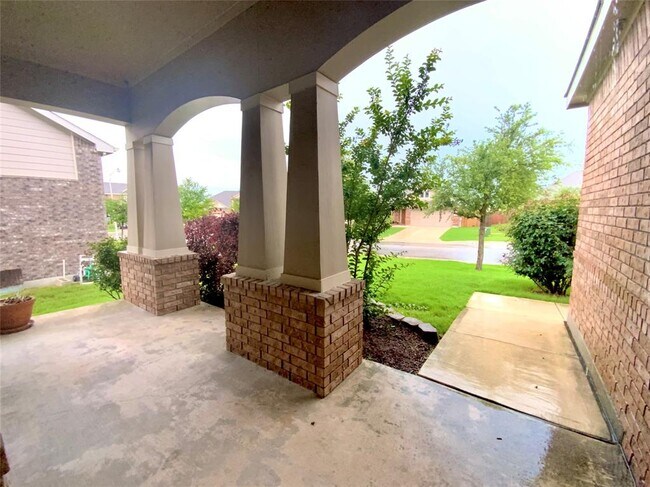 Building Photo - 1810 Logan Trail