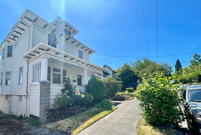 Building Photo - 3018 SE 7th Ave