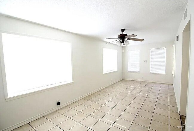 Building Photo - 9 Fir Ave