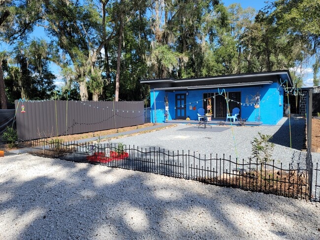 Building Photo - 5321 NE 29th St