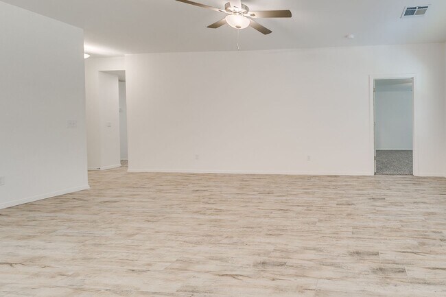 Building Photo - Brand New 4 Bed Home!