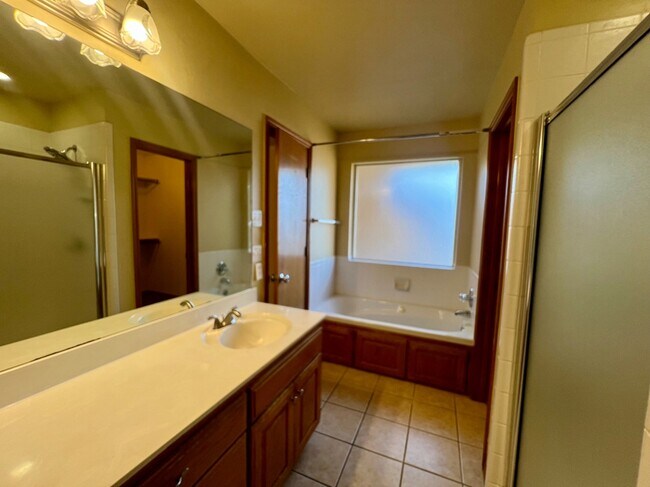 Building Photo - 2909 SE 96th St