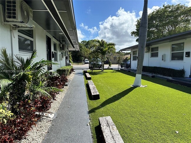 Building Photo - 2221 Monroe St