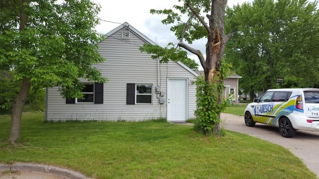 Building Photo - One Bedroom House