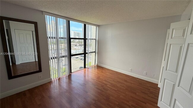 Building Photo - 17021 N Bay Rd