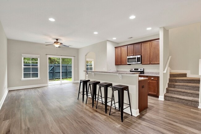 Building Photo - Townhome for Rent