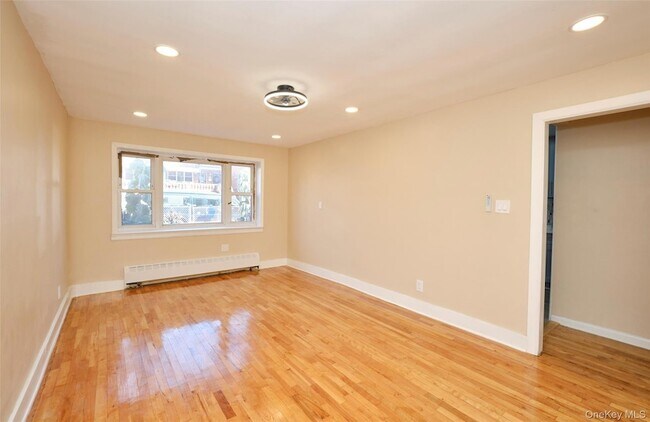Building Photo - 724 E 96th St
