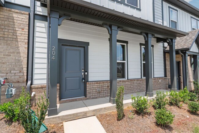 Building Photo - 204 Silver Fleet Dr