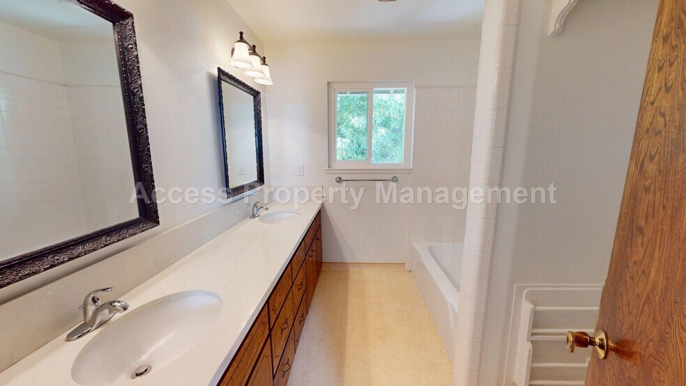 Building Photo - 3355 San Fernando Ct