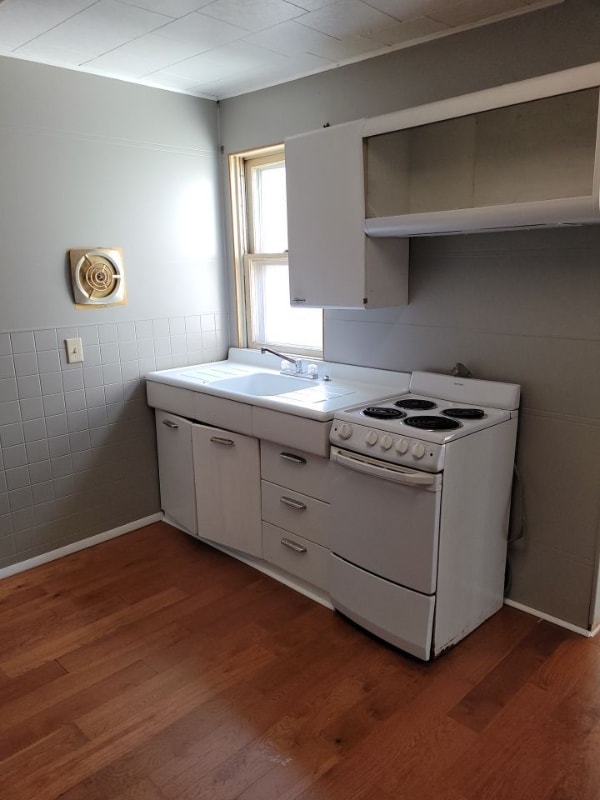 Building Photo - 511 W Centre St