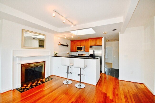 Building Photo - 32 Fairfield St