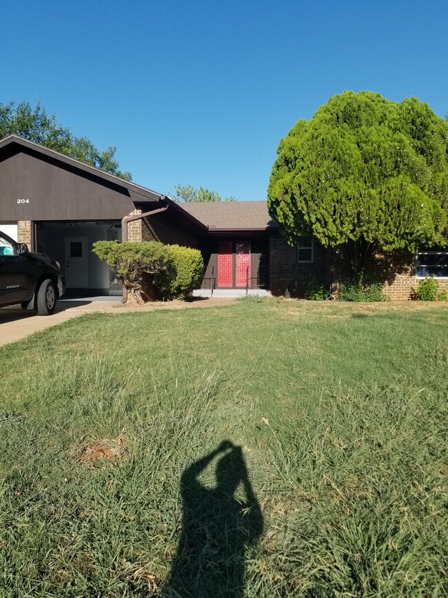 Primary Photo - 204 Woodside Dr
