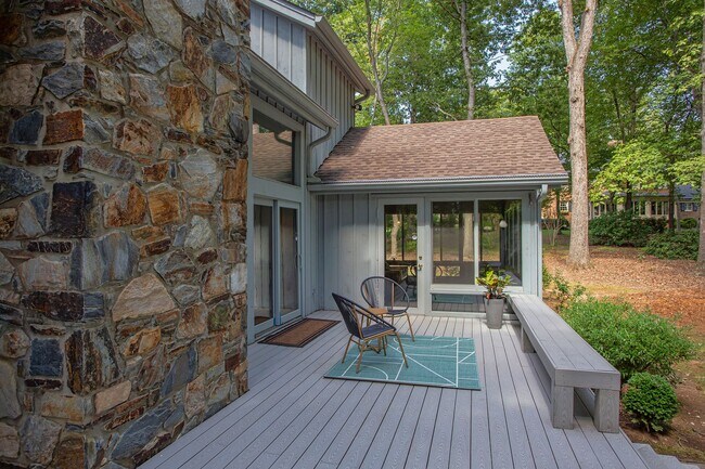 Building Photo - This Home is a Hole in One!