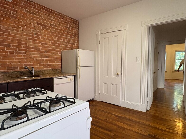 Building Photo - 248 Brookline St