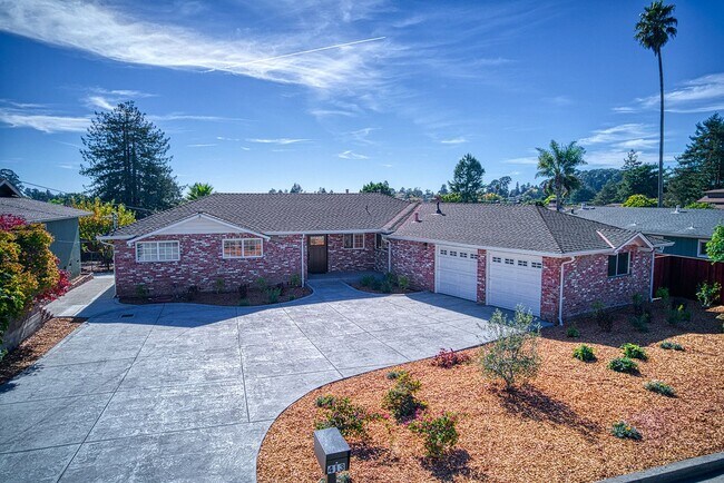 Building Photo - Hill St Beauty in Capitola