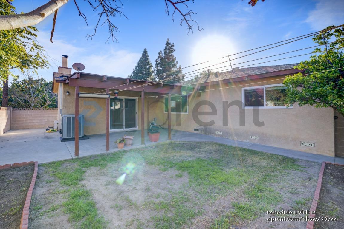 Building Photo - 16422 McRae Ave