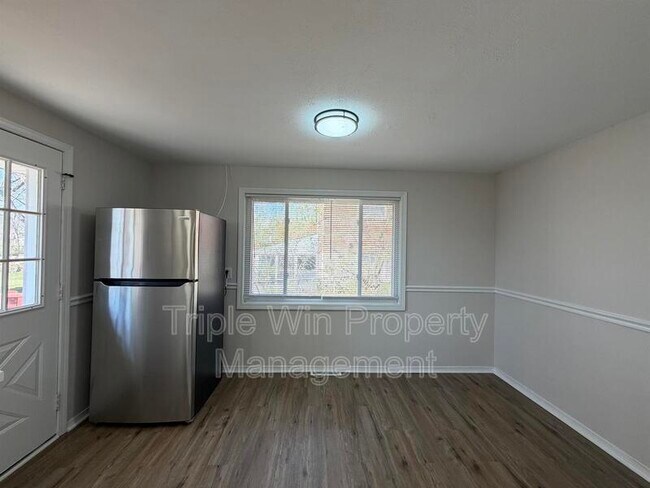 Building Photo - 404 Fee Fee Hills Dr