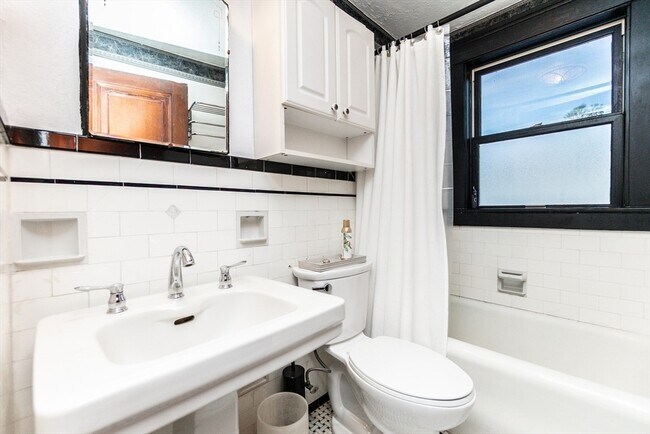 Building Photo - 322 Humphrey St