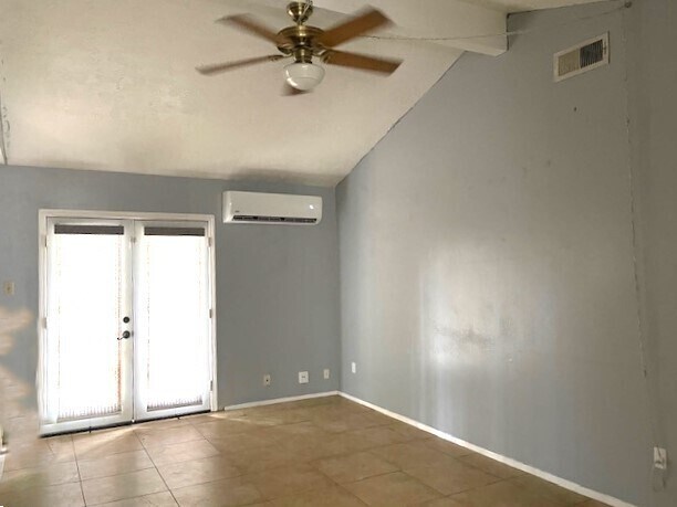 Building Photo - Family friendly, friendly, neighbors, open...