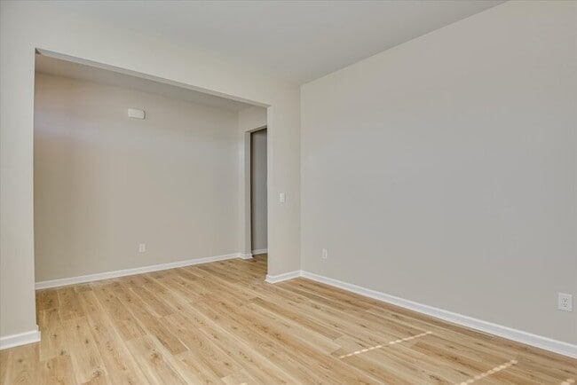 Building Photo - 6099 Whitewater Dr