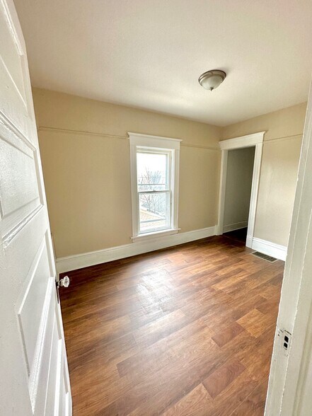 bedroom - 1521 Boyd Ave