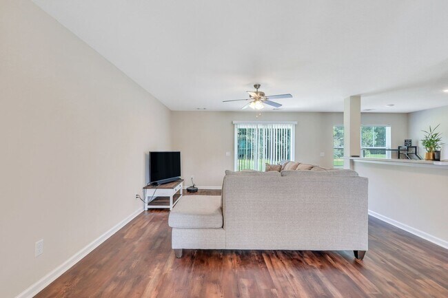 Building Photo - AVAILABLE MID-APRIL 2026! (Pet Friendly)