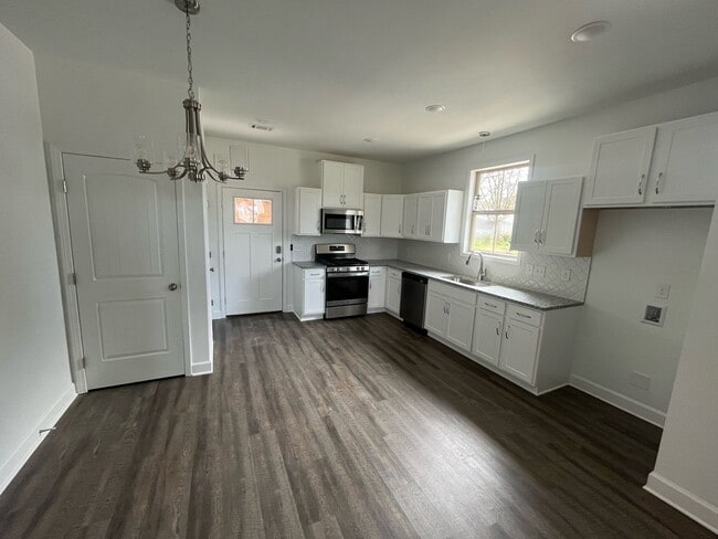 Building Photo - Two bedroom one bath home