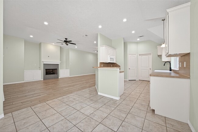 Building Photo - 10542 Parkside Dr