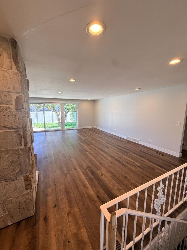 Building Photo - 558 S 440 W St