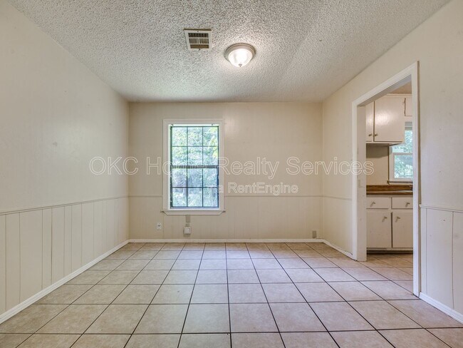 Building Photo - 3304 SE 19th St